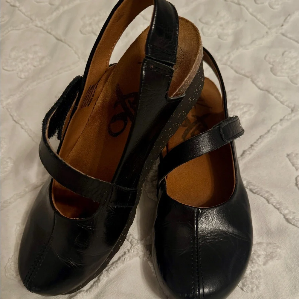 OTBT Black Leather Slingback Shoes - Picture 1 of 6